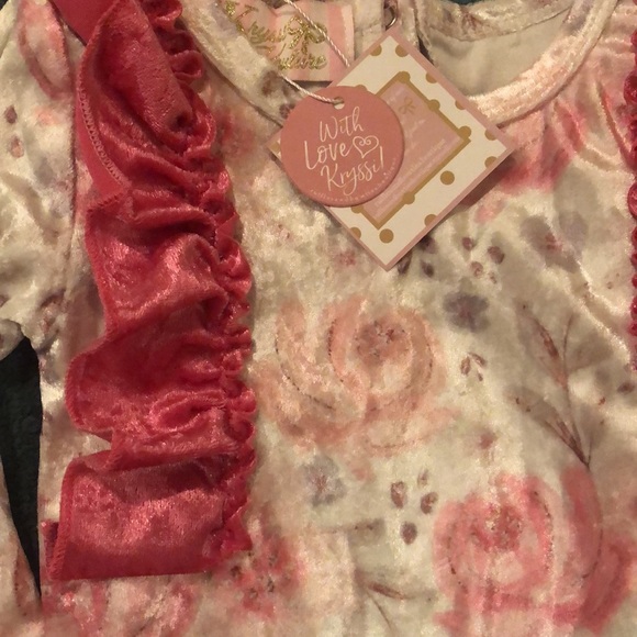 Adorable Velvet floral ruffle romper - Picture 4 of 4